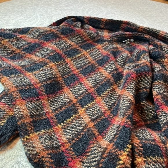 Weave Of The Irish Shaw Wrap - Picture 5 of 7